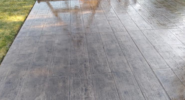 Geurrino Project Wood Plank Stamped Concrete Patio