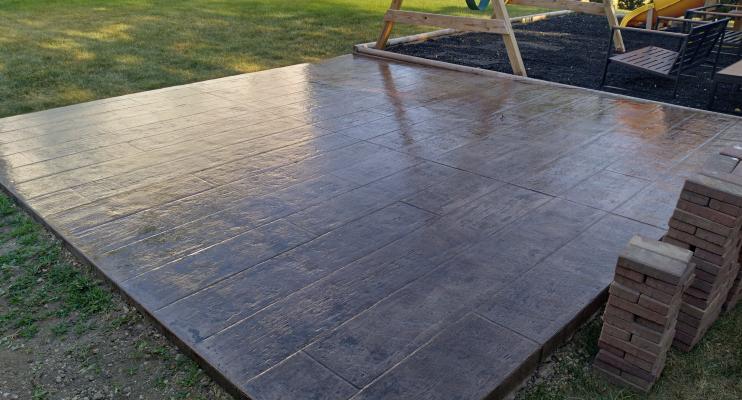 Geurrino Project Wood Plank Stamped Concrete Patio
