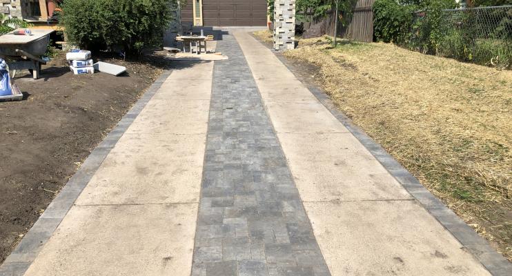 Stone Pocket Project Colored and Micro Etched Concrete Driveway